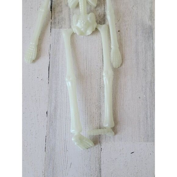 Plastic glow in dark hanging skeleton set Halloween prop - Picture 11 of 11